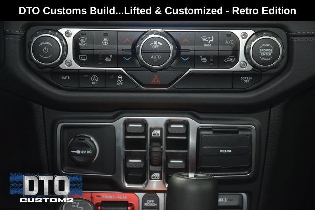 Used 2025 Jeep Wrangler Unlimited Rubicon w/ Convenience Group AWD/4WD image 34