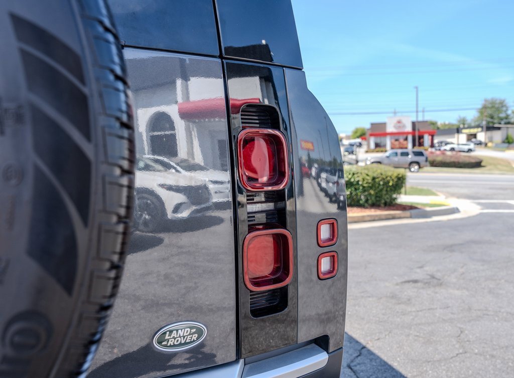 Used 2023 Land Rover Defender 110 SE image 26