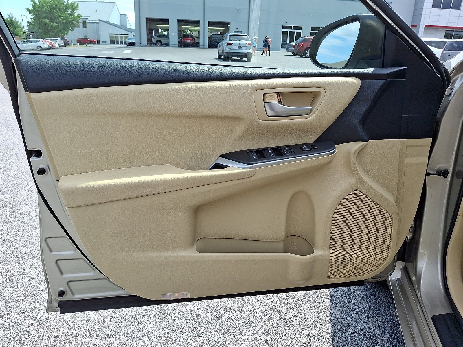 Used 2015 Toyota Camry LE FWD image 13