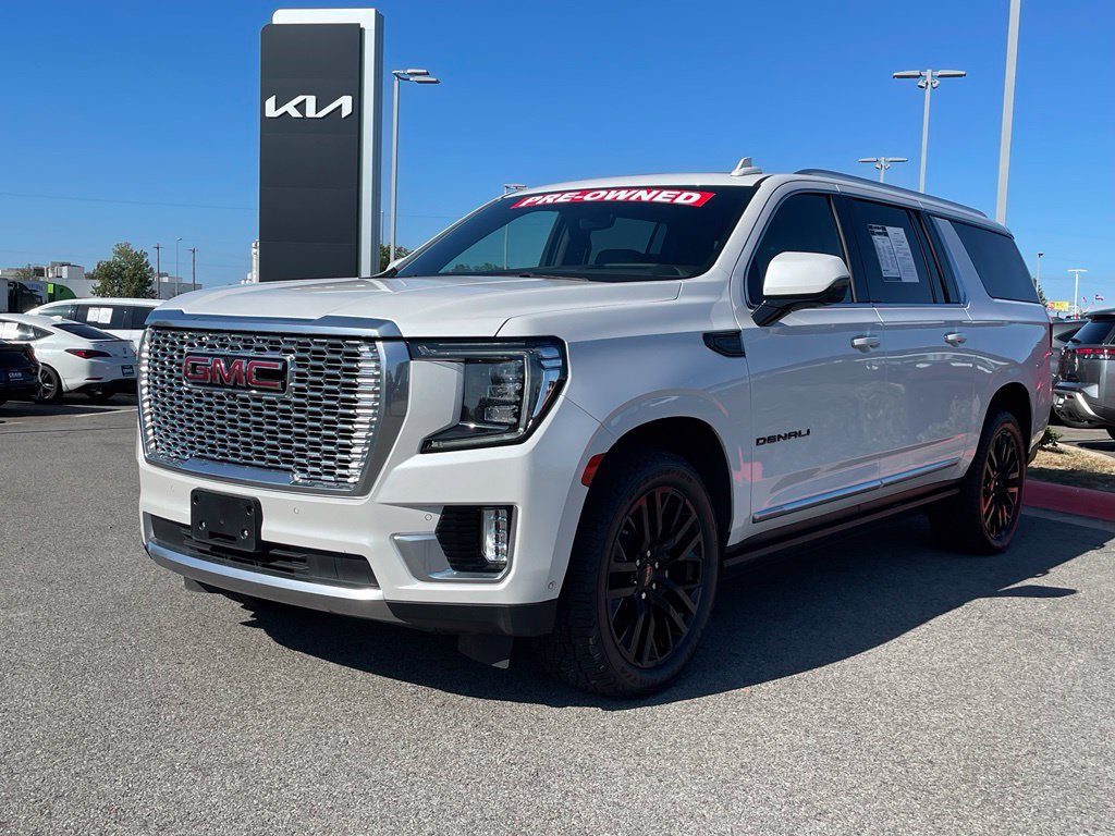 Used 2024 GMC Yukon XL Denali w/ Advanced Technology Package AWD/4WD image 3