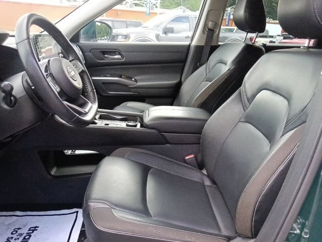 Used 2024 Nissan Pathfinder SL AWD/4WD image 15