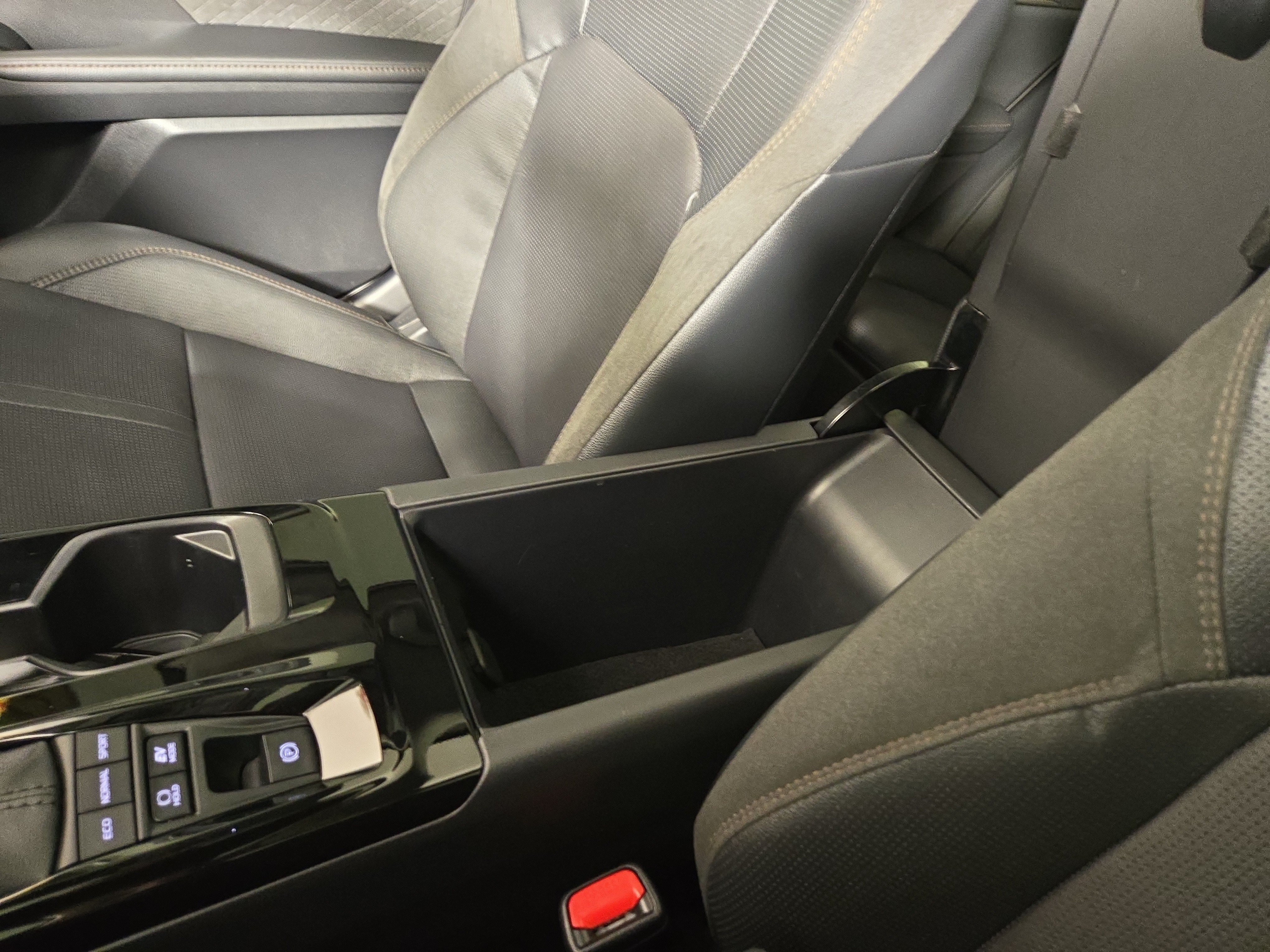 Used 2025 Toyota Camry XLE w/ Premium Plus Package AWD/4WD image 29