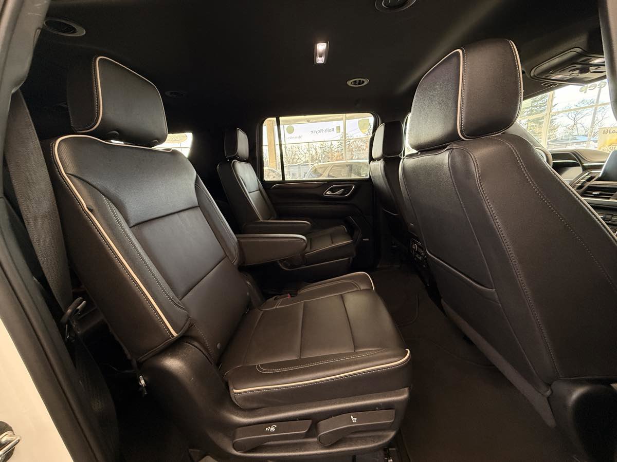 Used 2023 Chevrolet Suburban Premier image 31