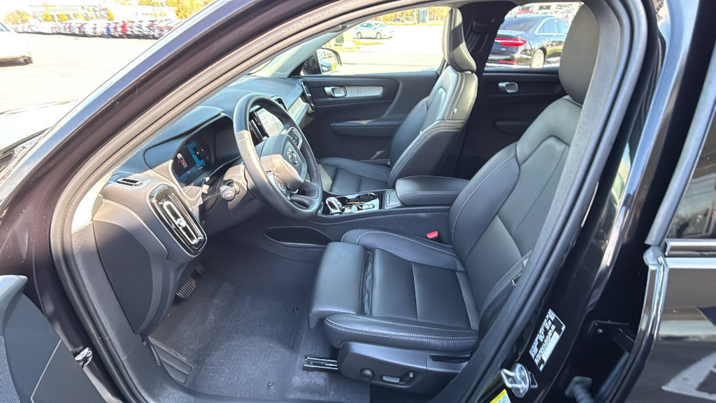 Certified 2024 Volvo XC40 B5 Plus w/ Climate Package AWD/4WD image 26