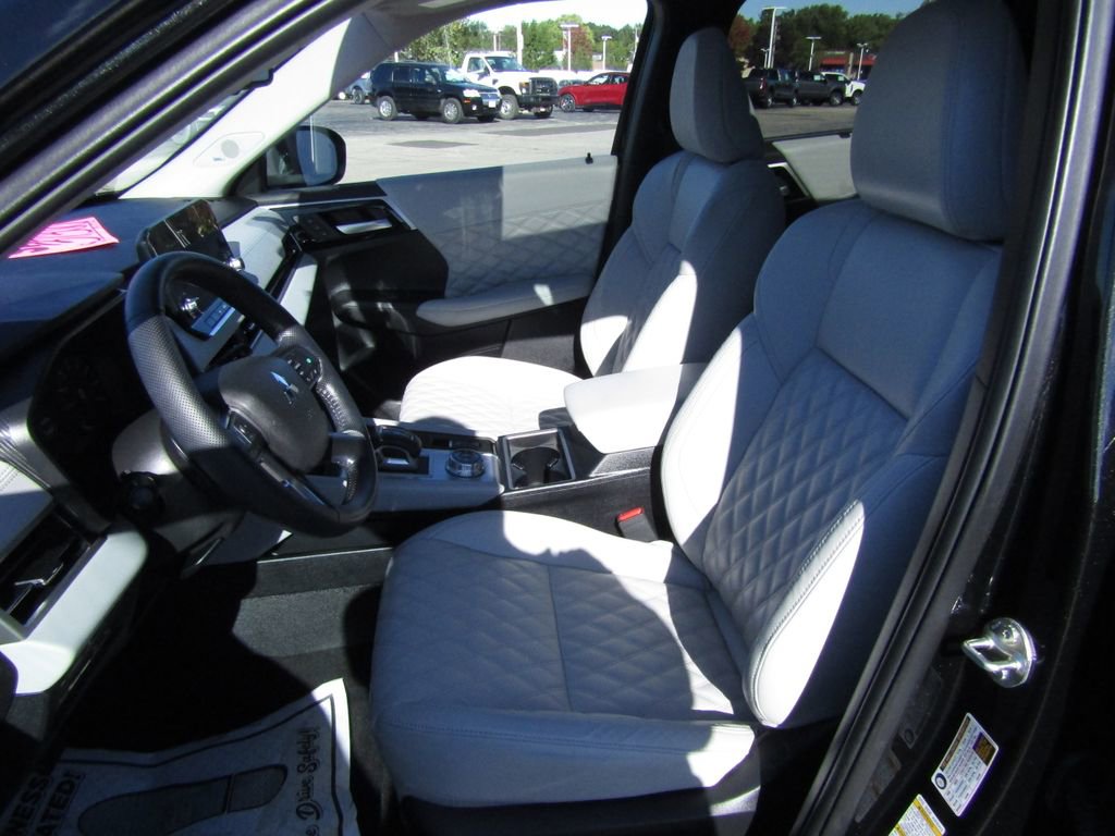 Used 2024 Mitsubishi Outlander SEL Black Edition image 11