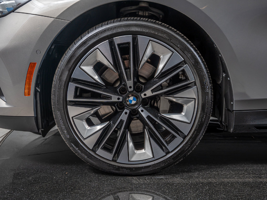 Certified 2025 BMW 530i xDrive w/ Premium Package AWD/4WD image 13