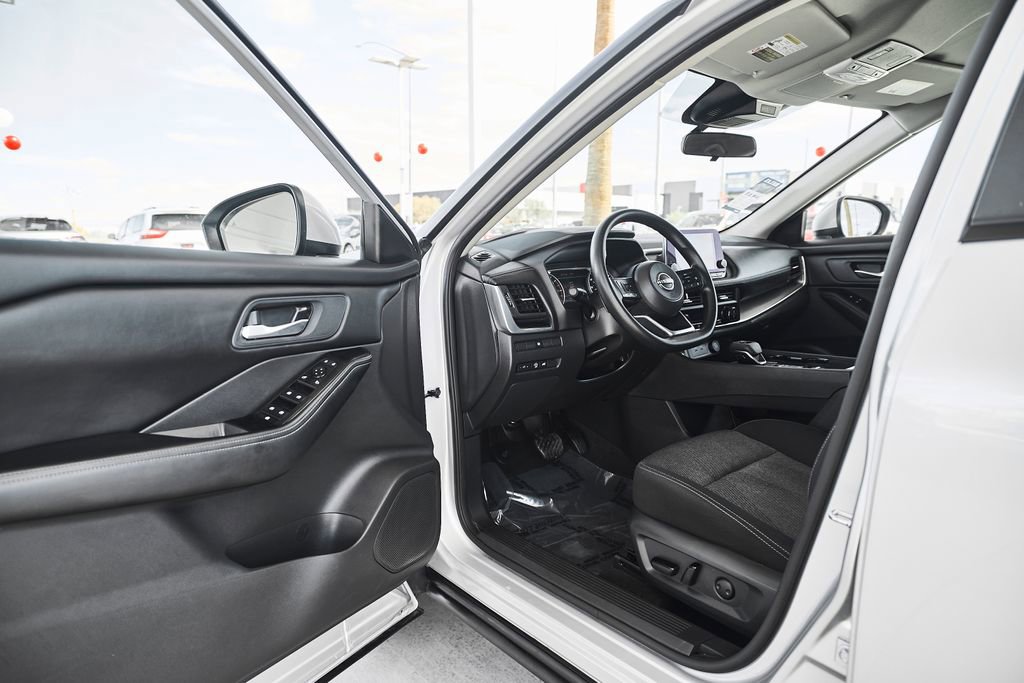 Used 2024 Nissan Rogue SV FWD image 16