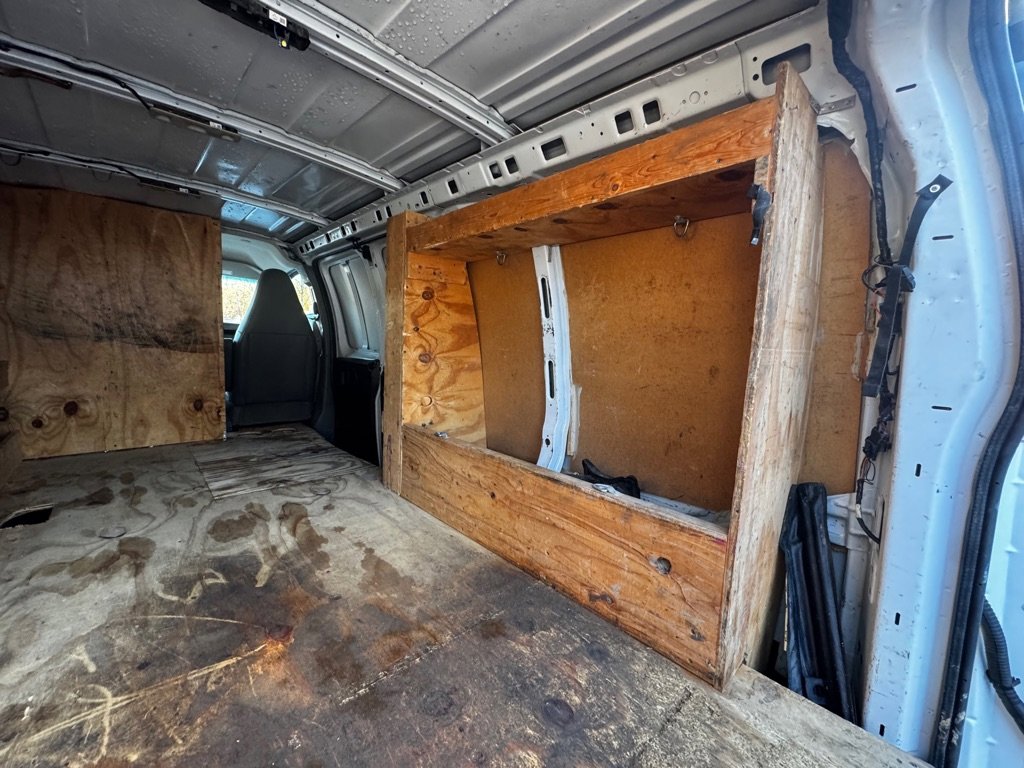 Used 2017 Chevrolet Express 3500 image 18