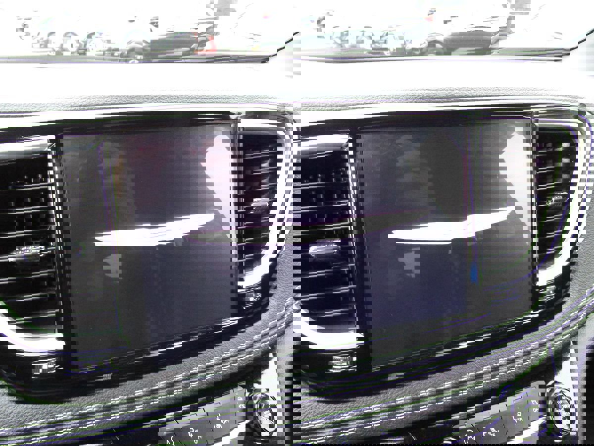 Used 2025 Chrysler Pacifica Limited image 14