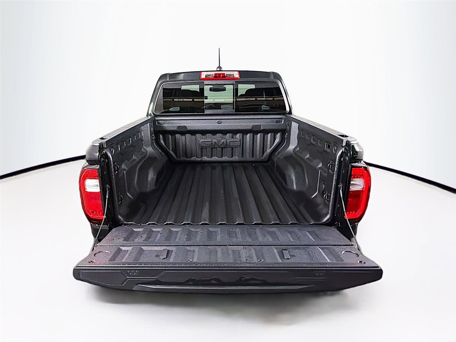 New 2026 GMC Canyon Denali w/ LPO, Denali Black Edition image 26