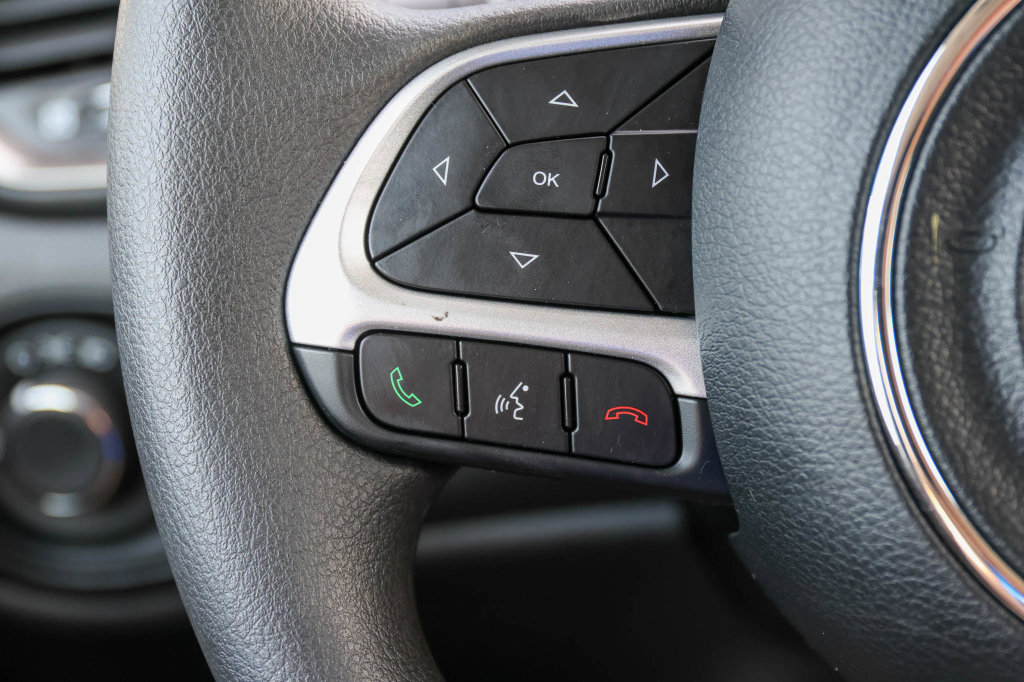 Used 2023 Jeep Renegade Latitude AWD/4WD image 26