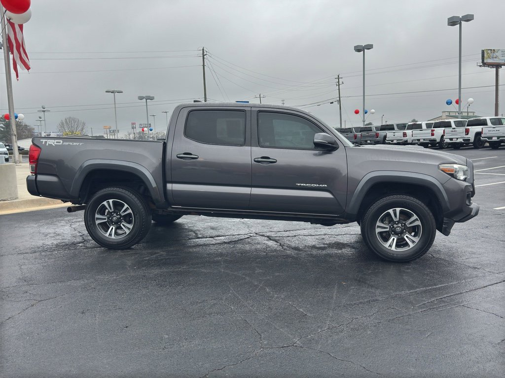 Used 2017 Toyota Tacoma TRD Sport image 6