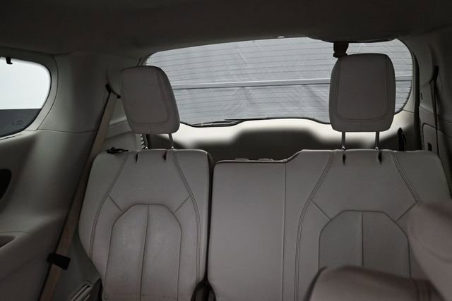 Used 2019 Chrysler Pacifica Touring-L FWD image 10