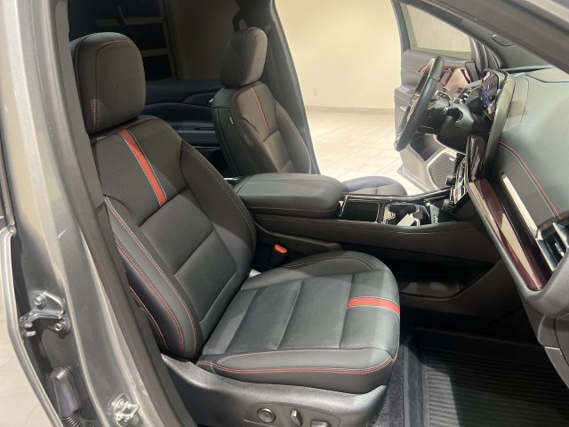 Used 2025 Chevrolet Traverse RS w/ LPO, Roadside Safety Package FWD image 26