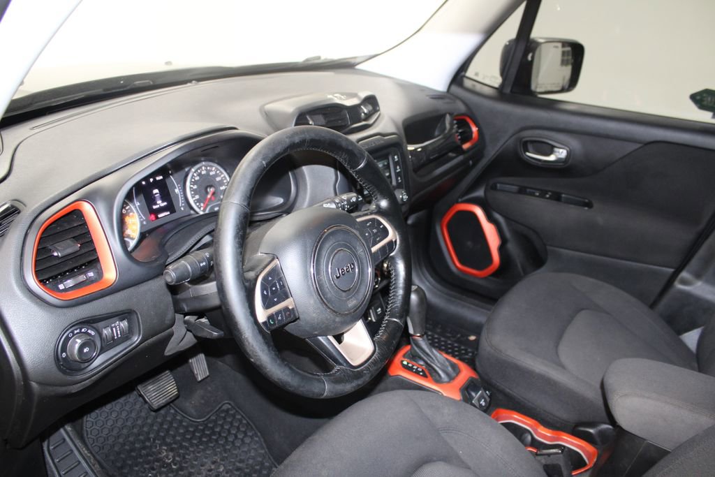 Used 2017 Jeep Renegade Latitude w/ Cold Weather Group image 18