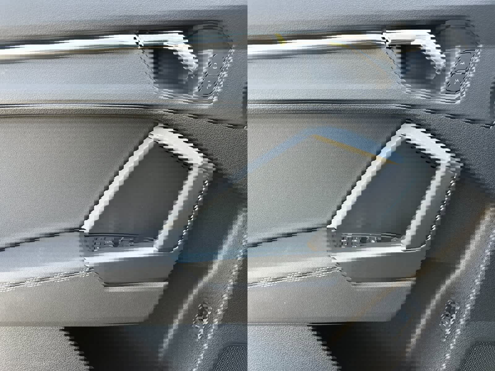 Used 2025 Audi Q3 2.0T Premium w/ Black Optic Sport Package AWD/4WD image 12