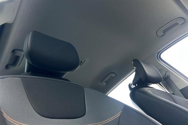 New 2026 Kia Niro LX image 18