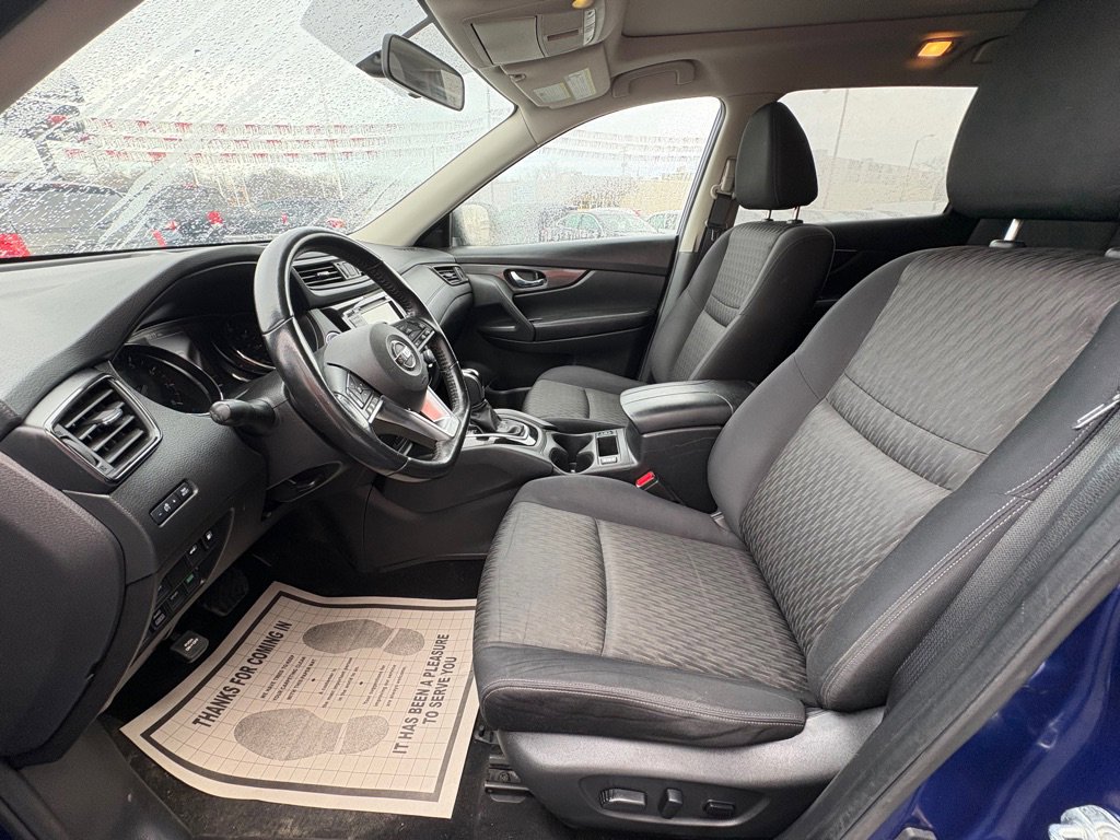 Used 2018 Nissan Rogue SV w/ Sun & Sound Touring Package image 7