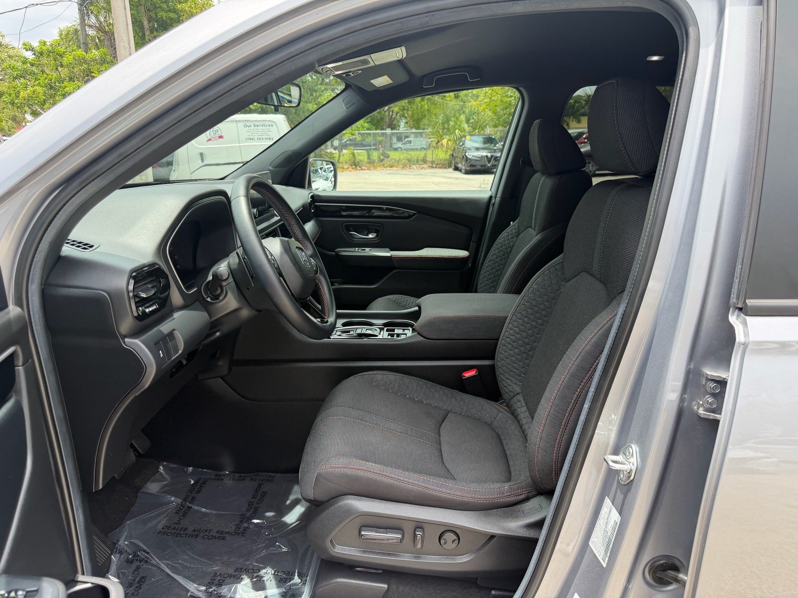 Used 2025 Honda Pilot Sport image 10