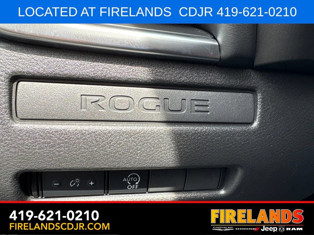 Used 2023 Nissan Rogue S AWD/4WD image 18