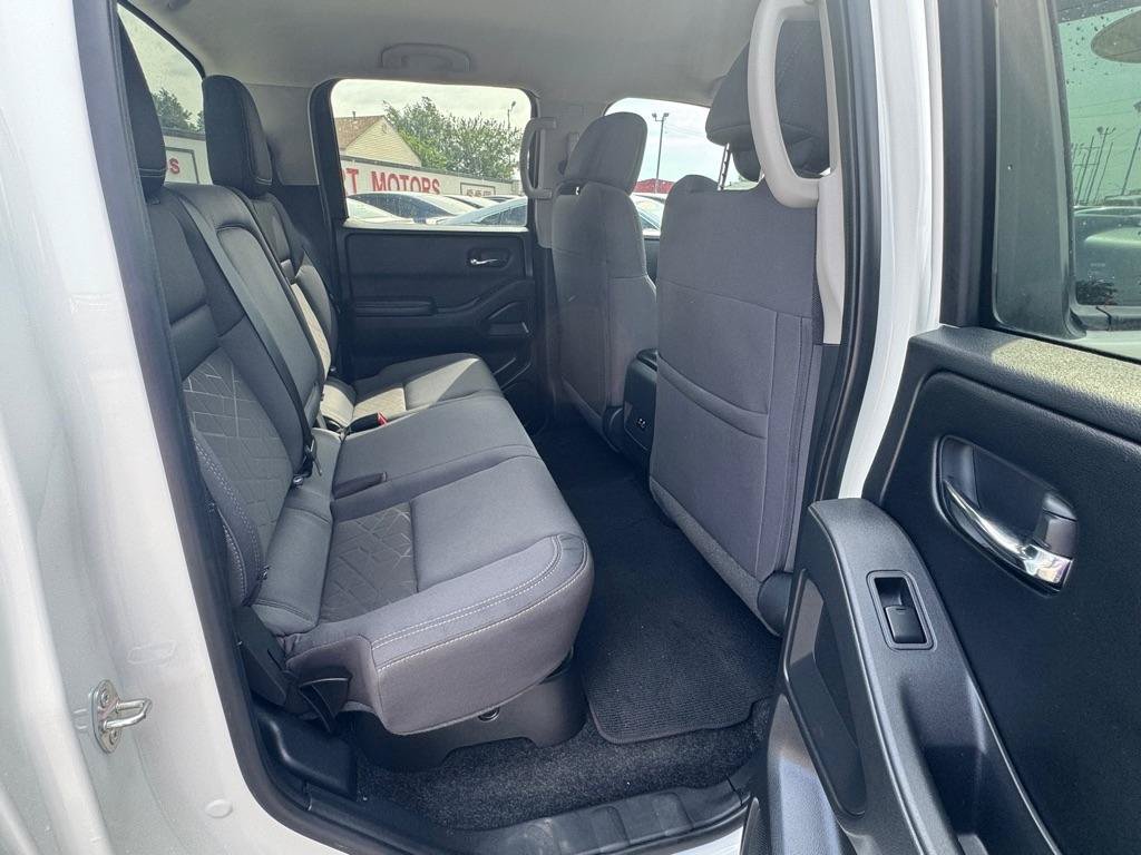 Used 2025 Nissan Frontier SV w/ Tow Package RWD image 14