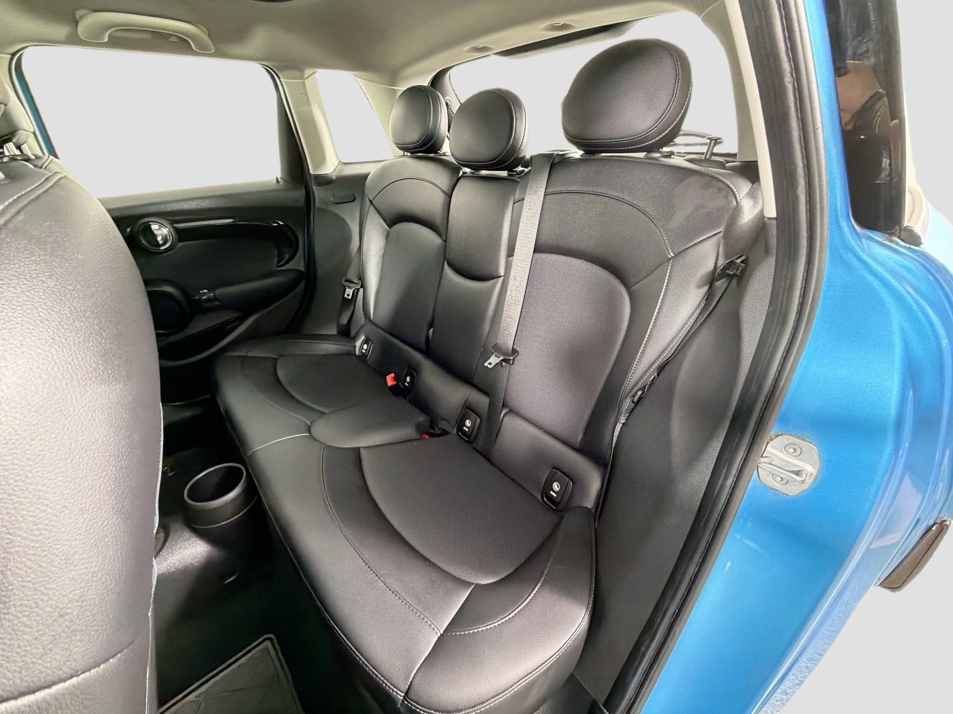 Used 2019 MINI Cooper 4-Door Hardtop w/ Storage Package image 27