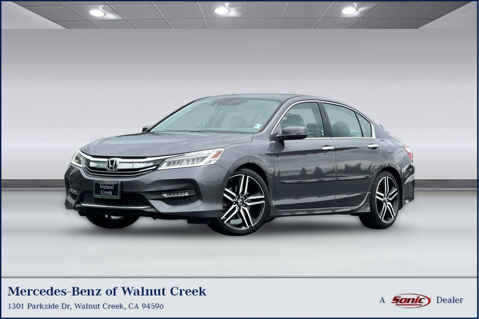 Used 2017 Honda Accord Touring image 1
