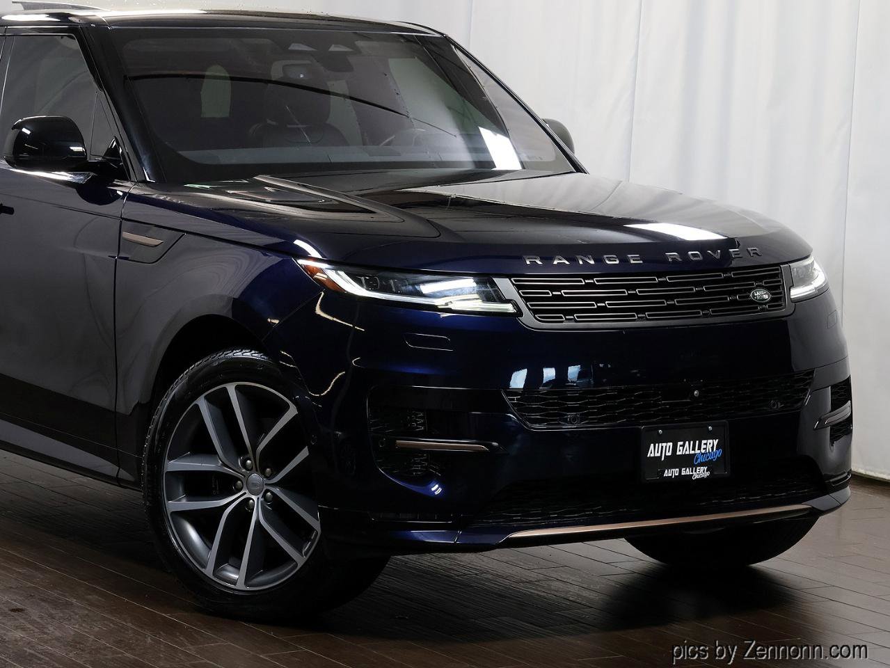 Used 2023 Land Rover Range Rover Sport SE Dynamic AWD/4WD image 2