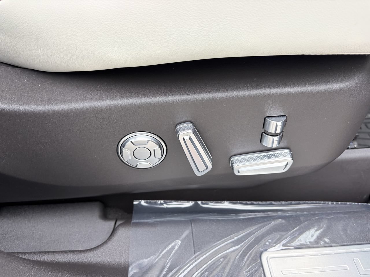 Used 2025 Lincoln Nautilus Black Label AWD/4WD image 11