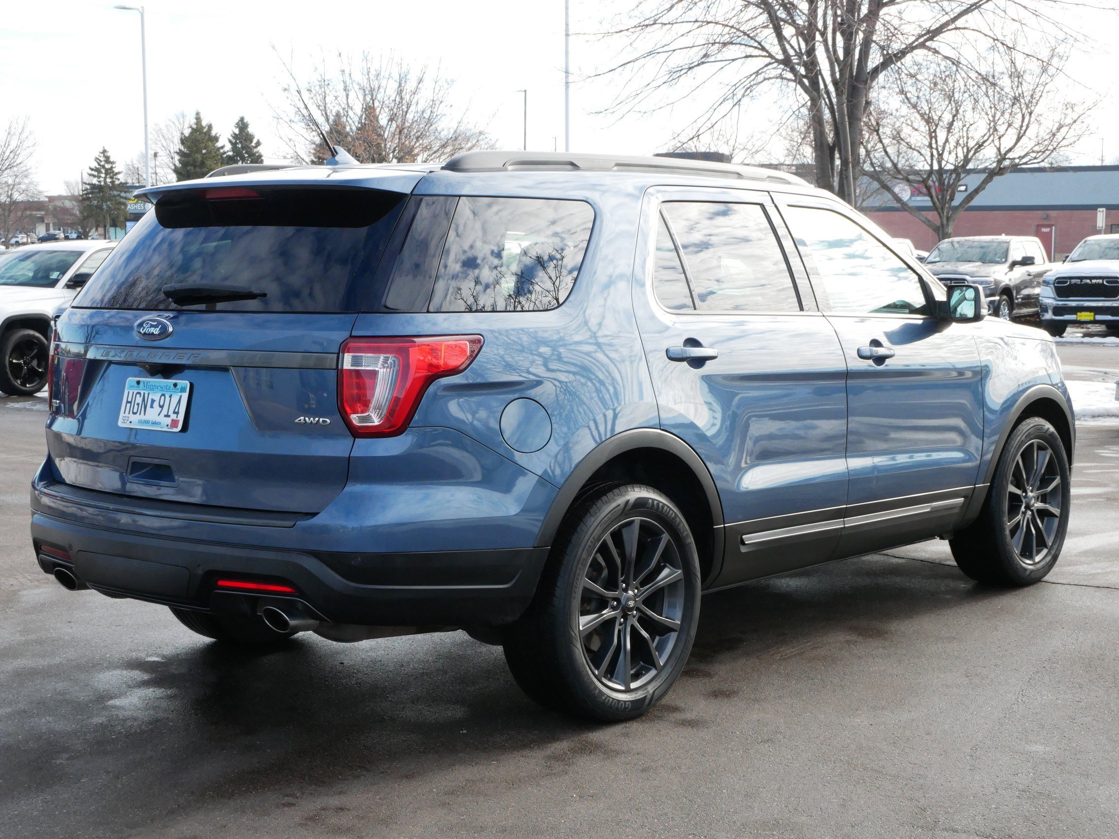 Used 2018 Ford Explorer XLT w/ Equipment Group 202A image 8