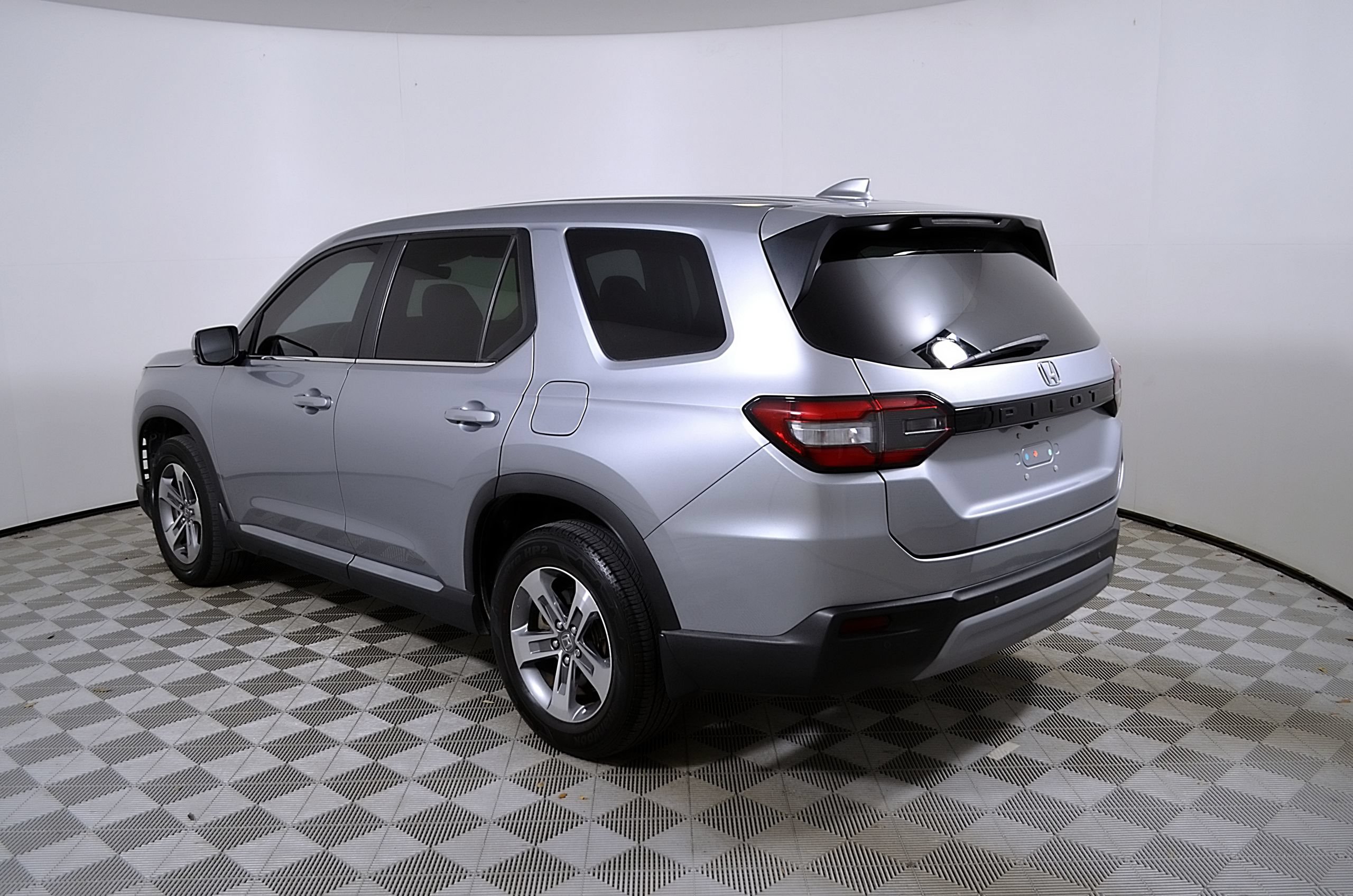Used 2024 Honda Pilot EX-L image 10