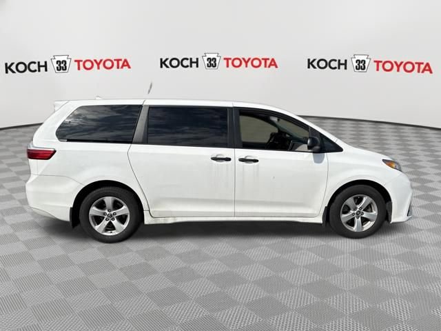 Used 2019 Toyota Sienna L image 9
