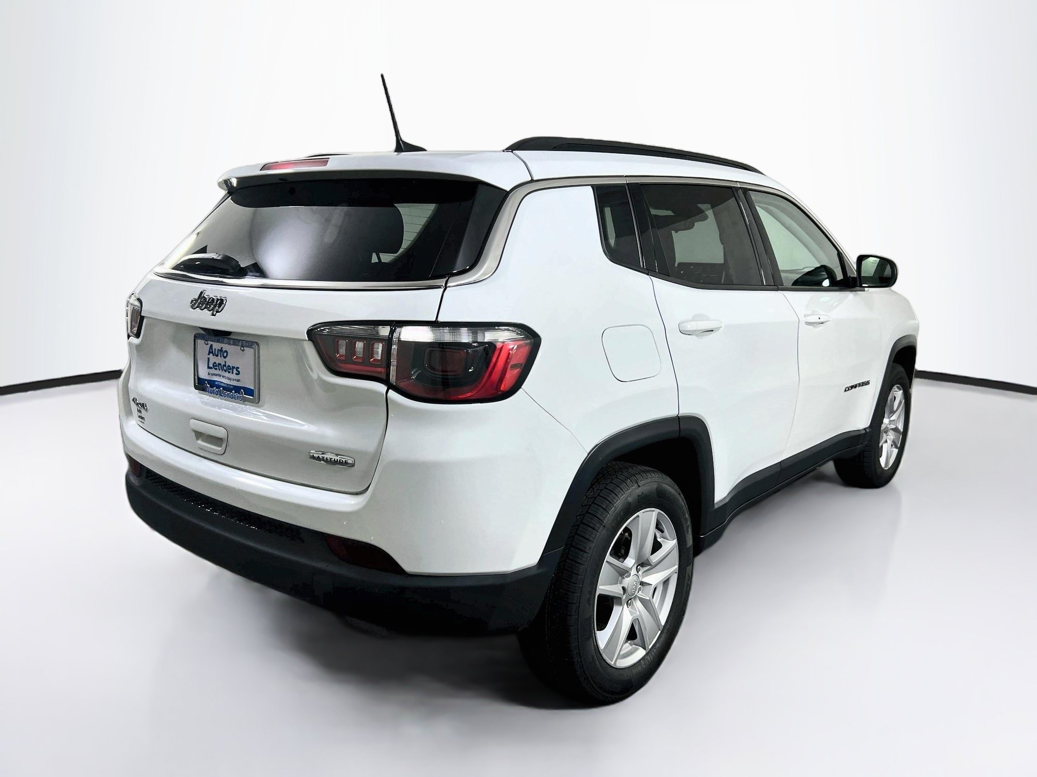 Used 2022 Jeep Compass Latitude w/ Sun and Sound Group AWD/4WD image 5
