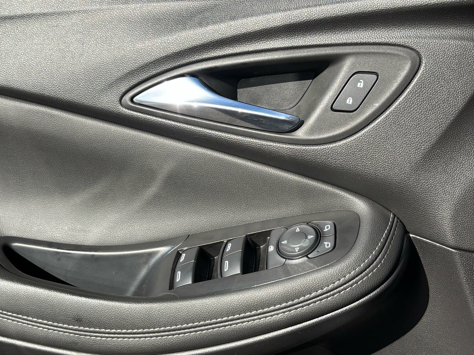 Used 2023 Buick Encore GX Select image 23