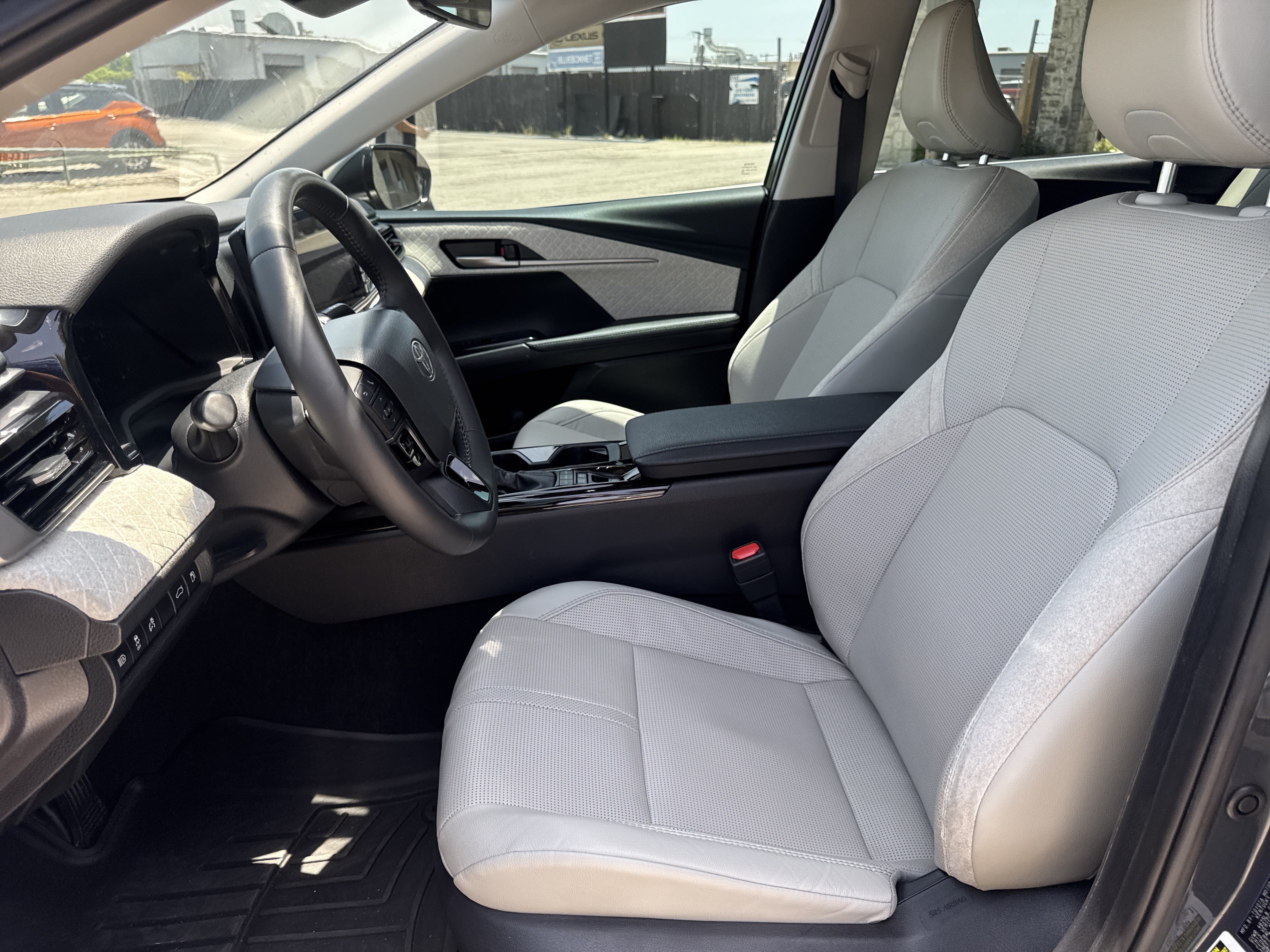 Used 2025 Toyota Camry XLE FWD image 24