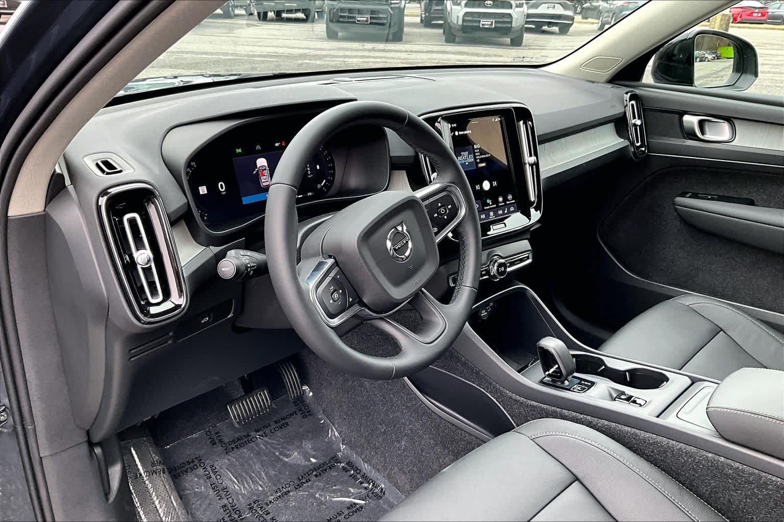 Used 2026 Volvo XC40 B5 Core w/ Climate Package AWD/4WD image 28