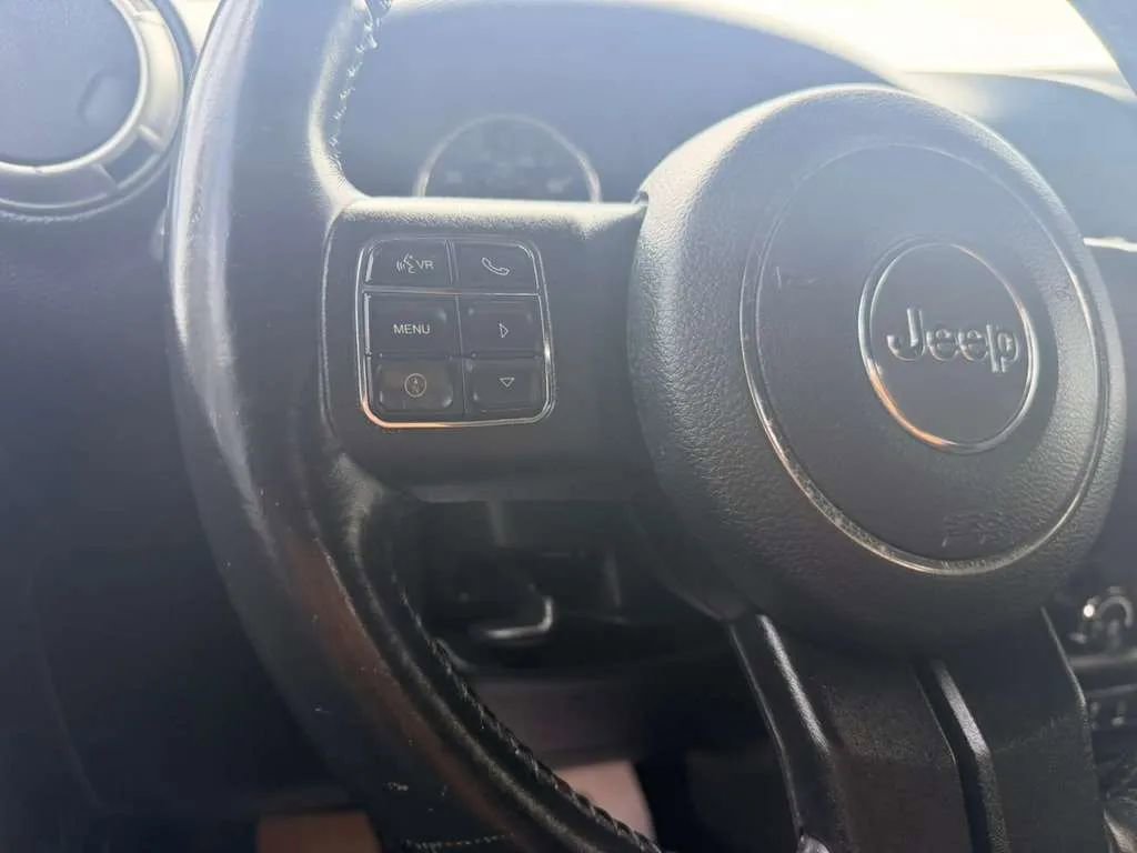 Used 2017 Jeep Wrangler Unlimited Sahara w/ Connectivity Group AWD/4WD image 35