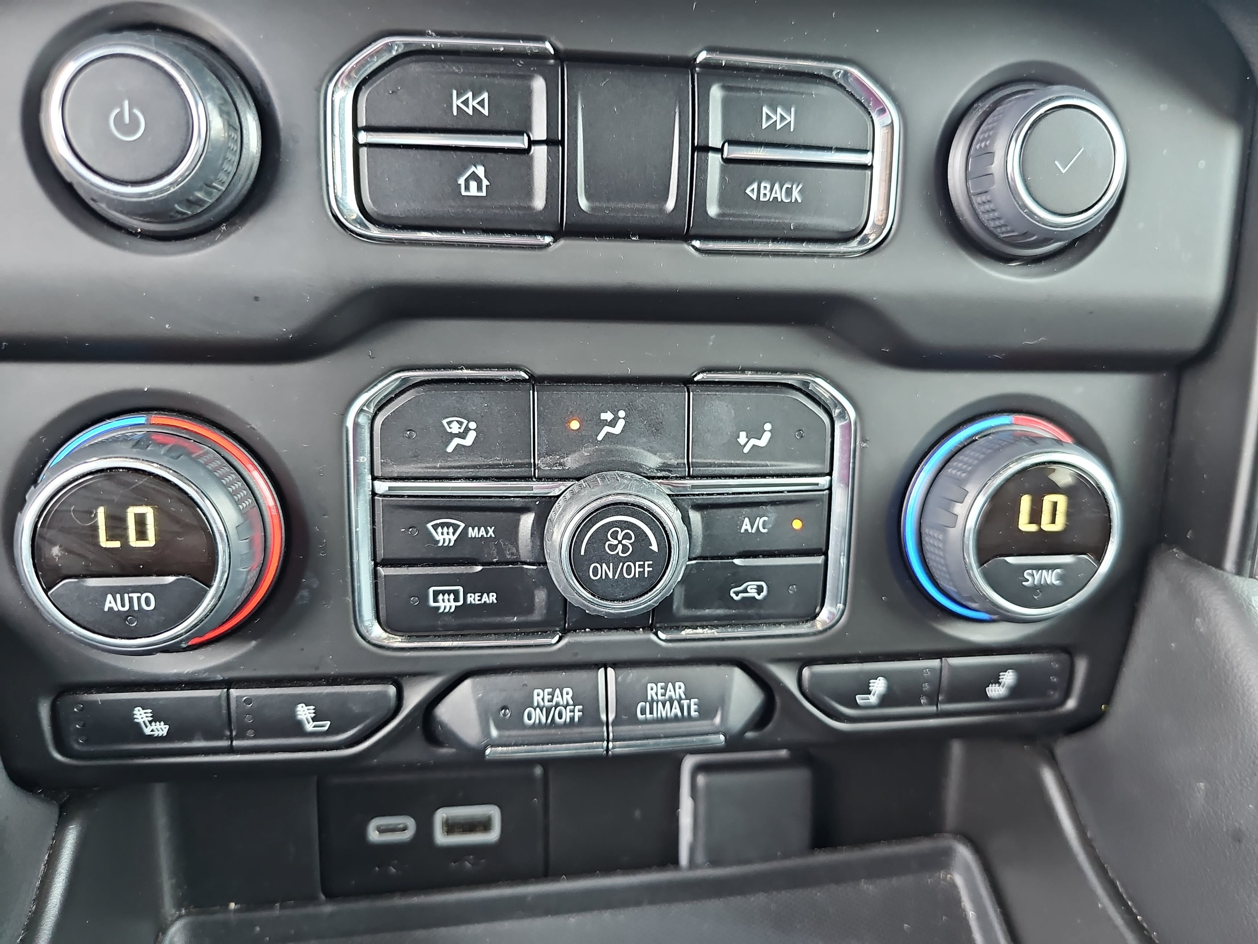 Used 2024 Chevrolet Tahoe RST w/ Luxury Package AWD/4WD image 20