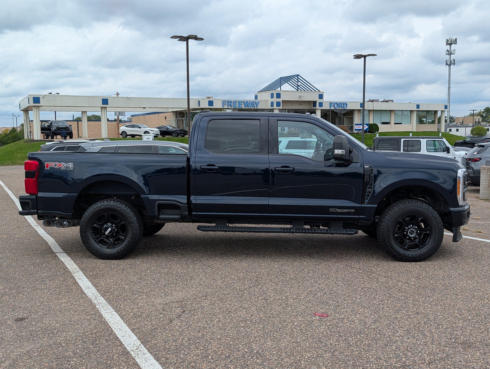 Used 2023 Ford F250 XLT w/ XLT Premium Package AWD/4WD image 4