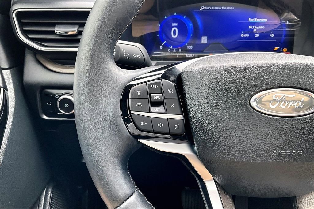 Certified 2023 Ford Explorer Platinum w/ Technology Package AWD/4WD image 18