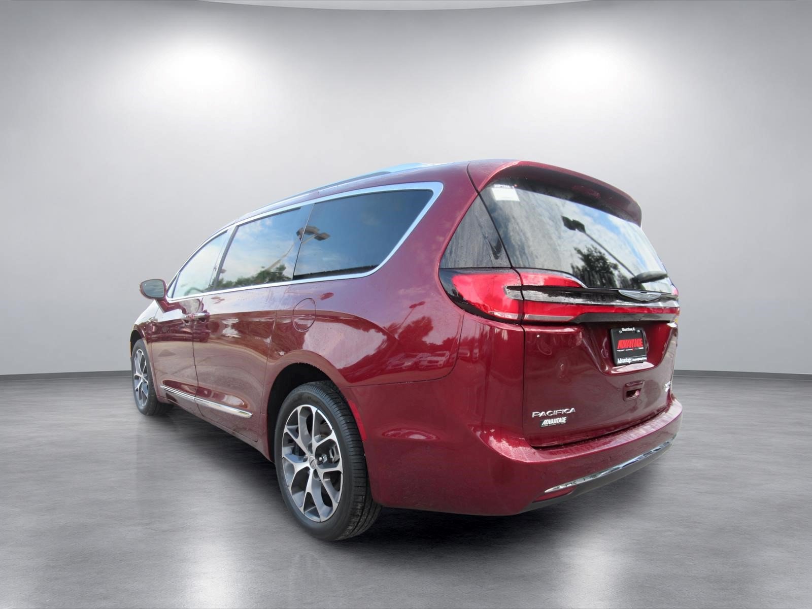 Used 2021 Chrysler Pacifica Limited w/ Premium & Safety Sphere Group AWD/4WD image 5