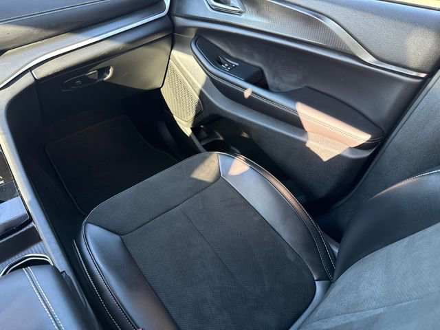 Used 2025 Jeep Grand Cherokee Altitude image 14