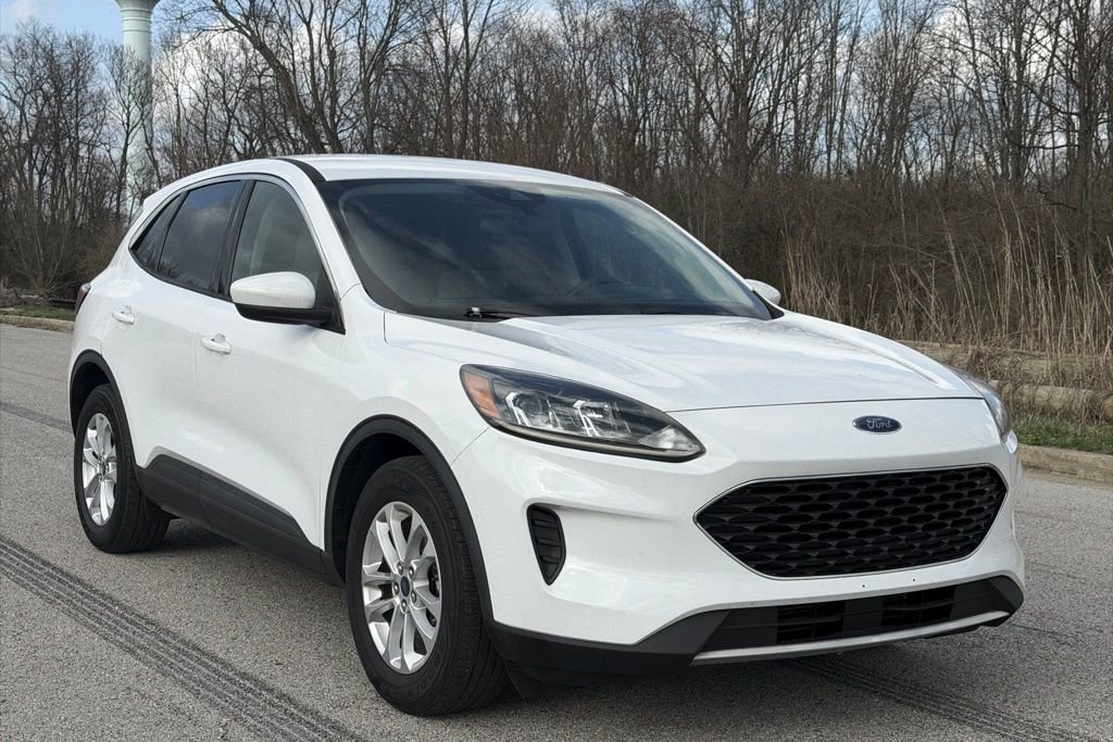 Used 2020 Ford Escape SE image 32