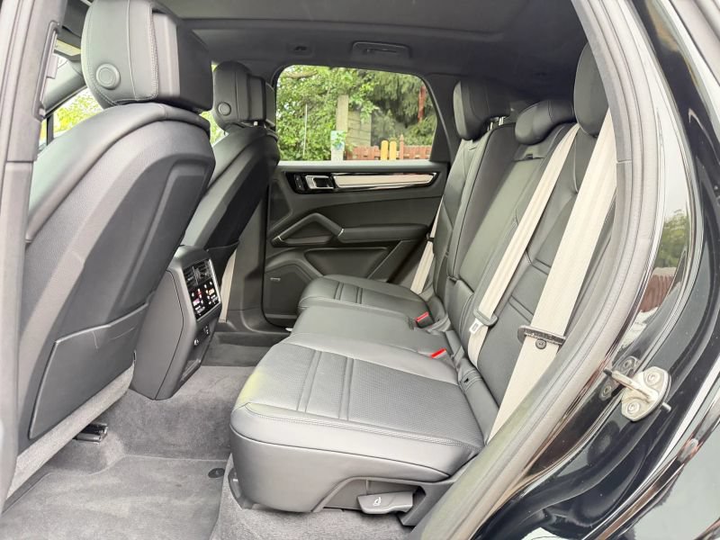 Used 2023 Porsche Cayenne Platinum Edition AWD/4WD image 16
