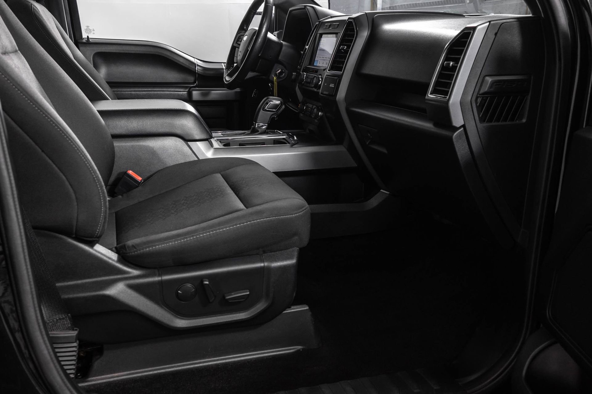 Used 2019 Ford F150 XLT w/ Equipment Group 302A Luxury AWD/4WD image 40