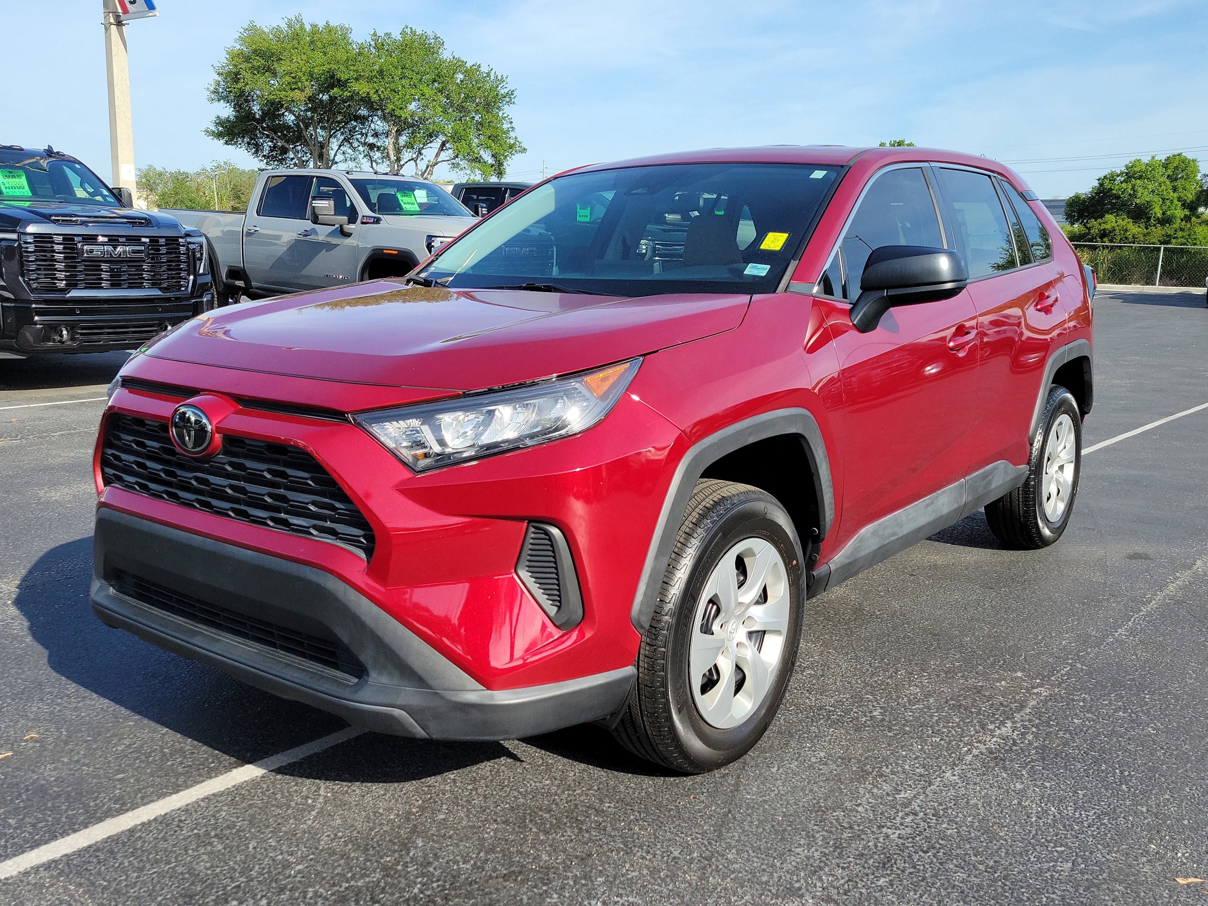 Used 2022 Toyota RAV4 LE FWD image 2