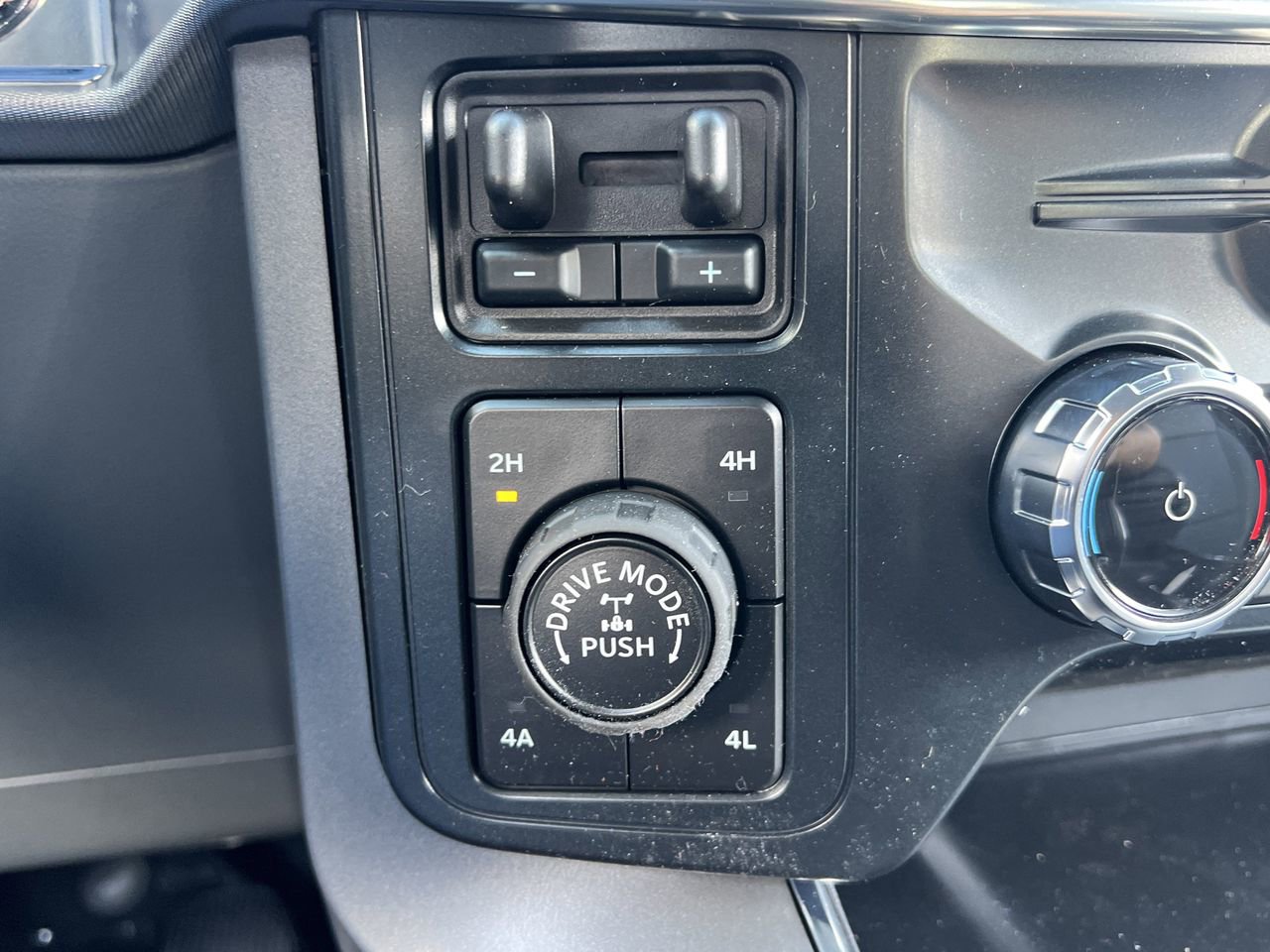 New 2026 Ford F150 Lariat w/ Equipment Group 501A Mid image 8