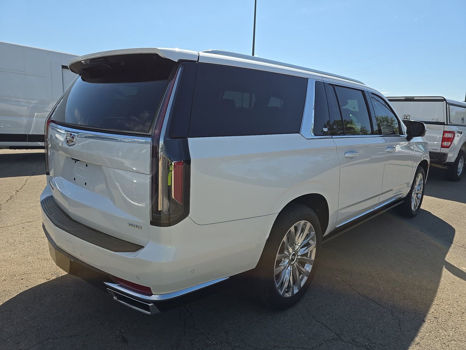 Used 2024 Cadillac Escalade ESV Premium Luxury w/ Performance Package AWD/4WD image 2