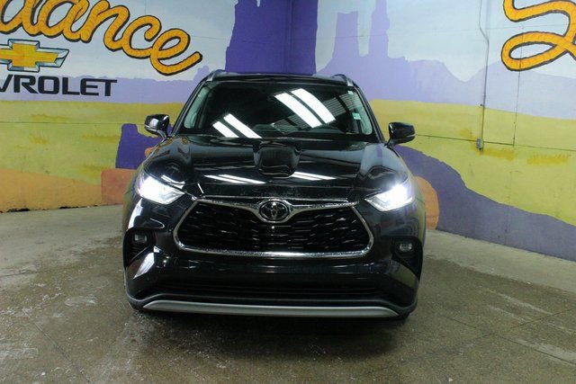 Used 2021 Toyota Highlander Platinum image 3