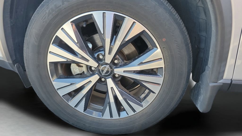 Used 2023 Nissan Rogue SV image 4